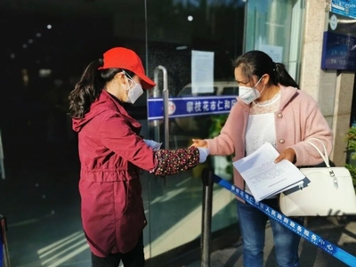 确保疫情防控期间服务群众“不断档” 仁和区行政审批局提供“五办”服务