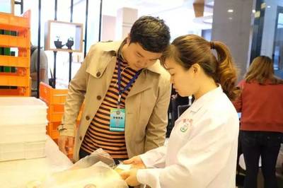 食品安全“你点我抽他检”活动 志愿者全程参与