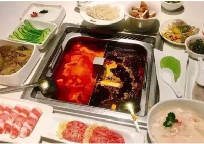海底捕捞延伸商业链:打开和销售火锅配料